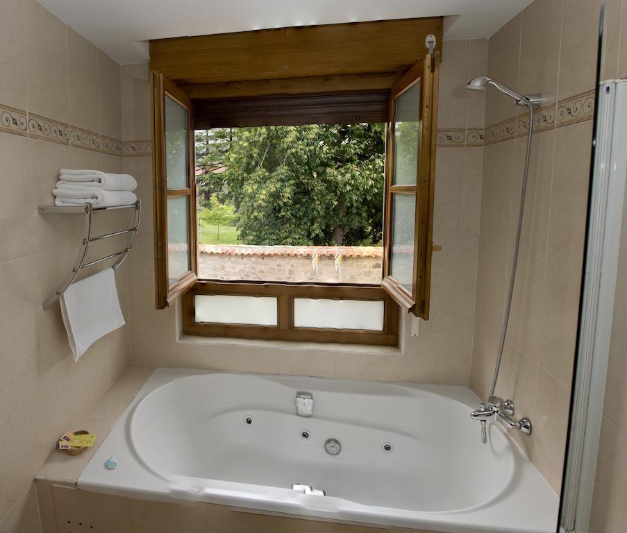 Hotel Rural La Corte De Los Pinares Vinuesa Eksteriør billede