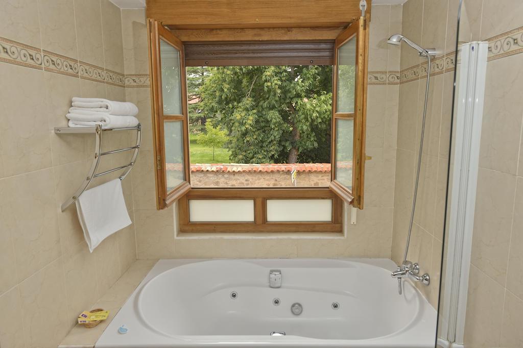 Hotel Rural La Corte De Los Pinares Vinuesa Eksteriør billede