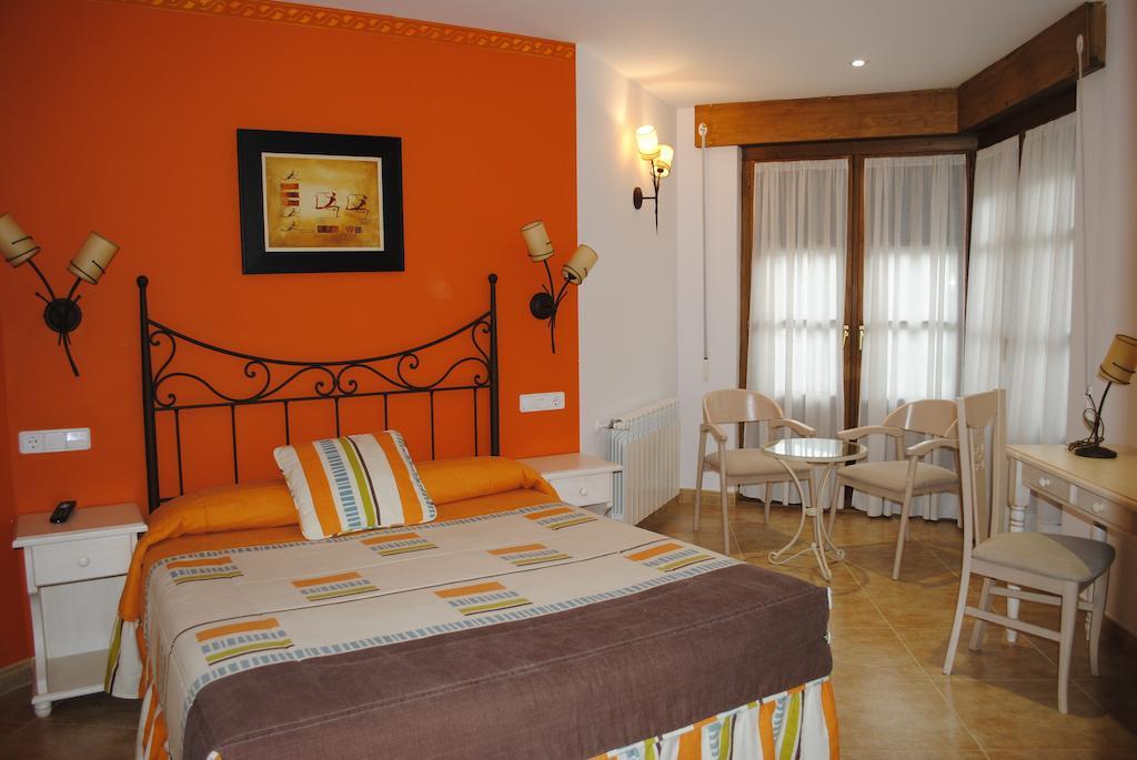 Hotel Rural La Corte De Los Pinares Vinuesa Værelse billede